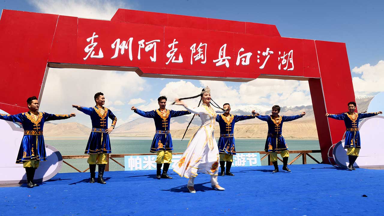 帕米爾“云端之約”白沙湖旅游節舞蹈.jpg
